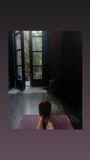 Helena Christensen feet photo thumbnail