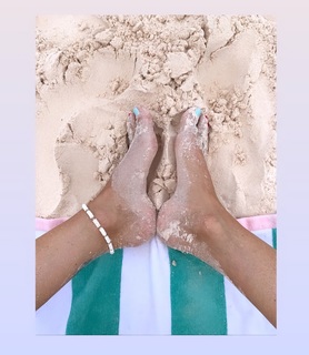 Helena Christensen feet photo thumbnail