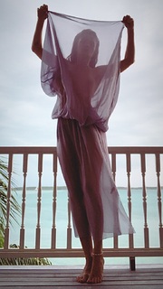 Helena Christensen feet photo thumbnail