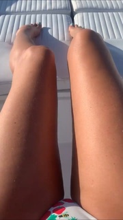 Helena Christensen feet photo thumbnail