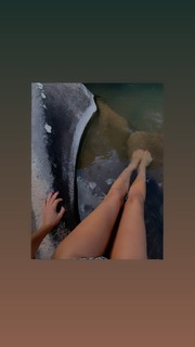 Helena Christensen feet photo thumbnail