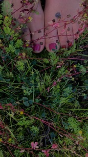 Helena Christensen feet photo thumbnail