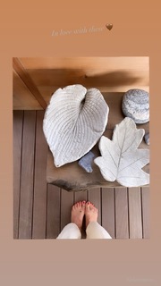 Helena Christensen feet photo thumbnail