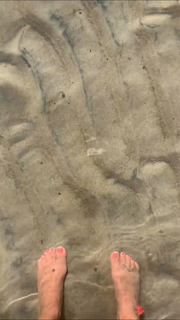 Helena Christensen feet photo thumbnail