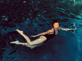 Helena Christensen feet photo thumbnail