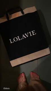 Helena Christensen feet photo thumbnail