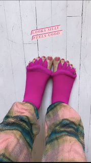 Helena Christensen feet photo thumbnail