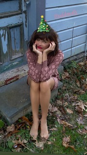 Helena Christensen feet photo thumbnail