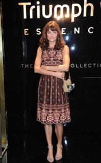 Helena Christensen feet photo thumbnail