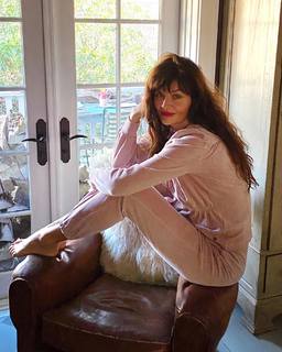 Helena Christensen feet photo thumbnail