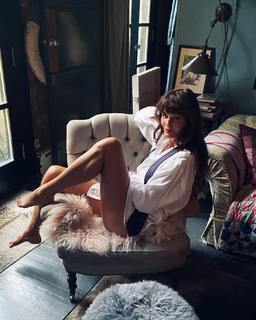 Helena Christensen feet photo thumbnail
