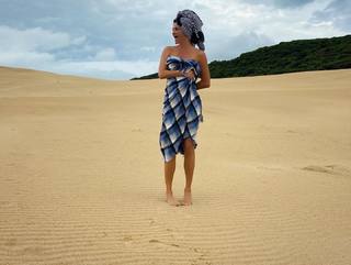 Helena Christensen feet photo thumbnail