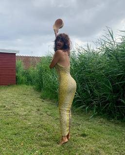 Helena Christensen feet photo thumbnail