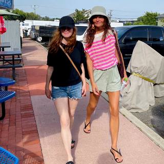 Helena Christensen feet photo thumbnail