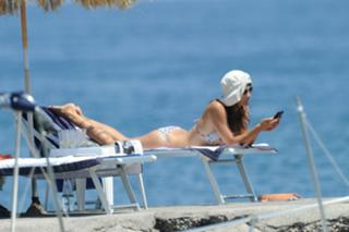 Helena Christensen feet photo thumbnail