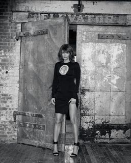 Helena Christensen feet photo thumbnail