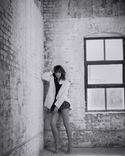 Helena Christensen feet photo thumbnail