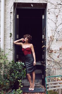 Helena Christensen feet photo thumbnail