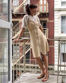 Helena Christensen feet photo thumbnail