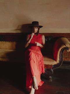 Helena Christensen feet photo thumbnail