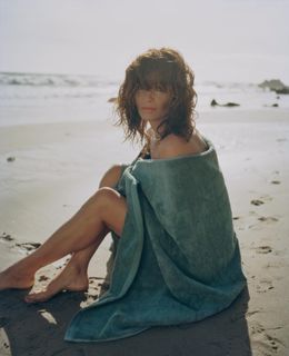 Helena Christensen feet photo thumbnail