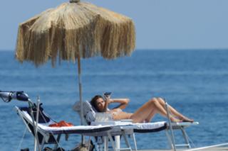 Helena Christensen feet photo thumbnail