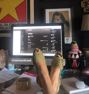 Helena Coelho feet photo 3
