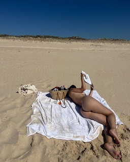 Helena Coelho feet photo 15