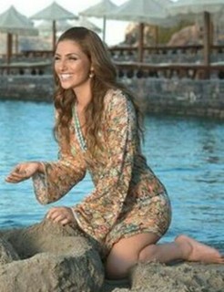 Helena Paparizou feet photo thumbnail