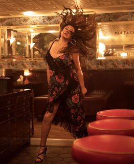 Helena Paparizou feet photo thumbnail