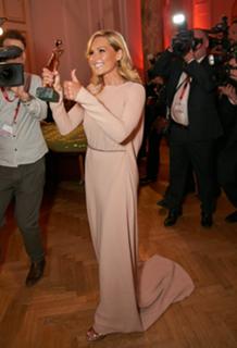 Helene Fischer feet photo thumbnail