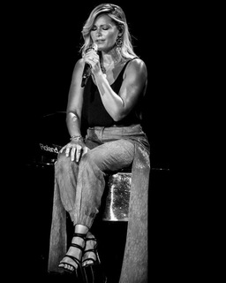 Helene Fischer feet photo thumbnail