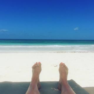 Helene Joy feet photo 3