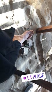 Helly Daruwala feet photo 7