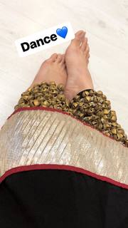 Helly Daruwala feet photo 5