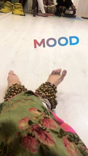 Helly Daruwala feet photo 1