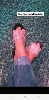 Helly Daruwala feet photo 19