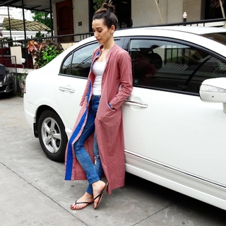 Helly Daruwala feet photo 11