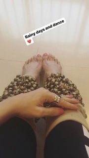 Helly Daruwala feet photo 3