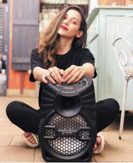 Helly Daruwala feet photo 20