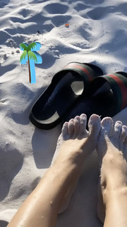 Helly Daruwala feet photo 19