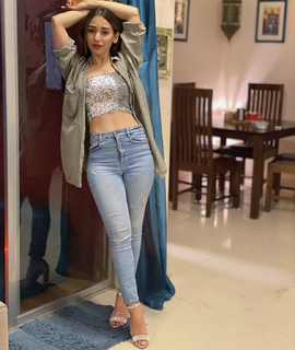 Helly Daruwala feet photo 18
