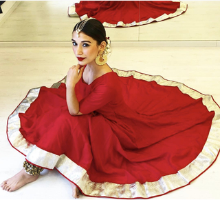 Helly Daruwala feet photo 15