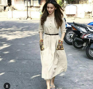 Helly Daruwala feet photo 13
