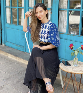 Helly Daruwala feet photo 12