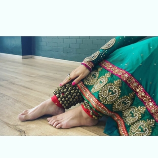 Helly Daruwala feet photo 7