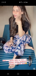 Helly Daruwala feet photo 2