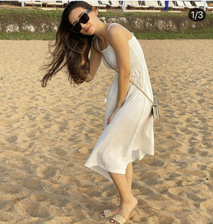 Helly Daruwala feet photo 20