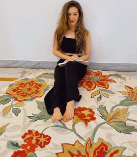 Helly Daruwala feet photo 15