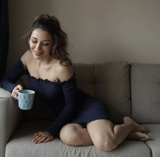 Helly Daruwala feet photo 11
